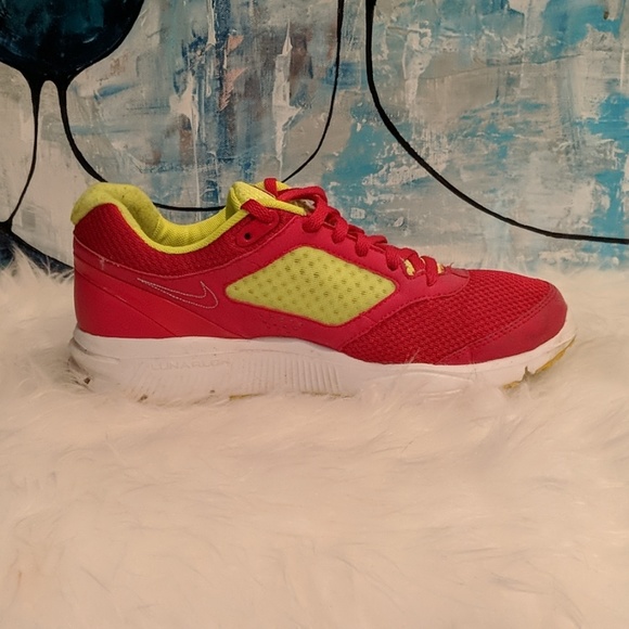 Woman's Nike Size 7.5. - Picture 5 of 7